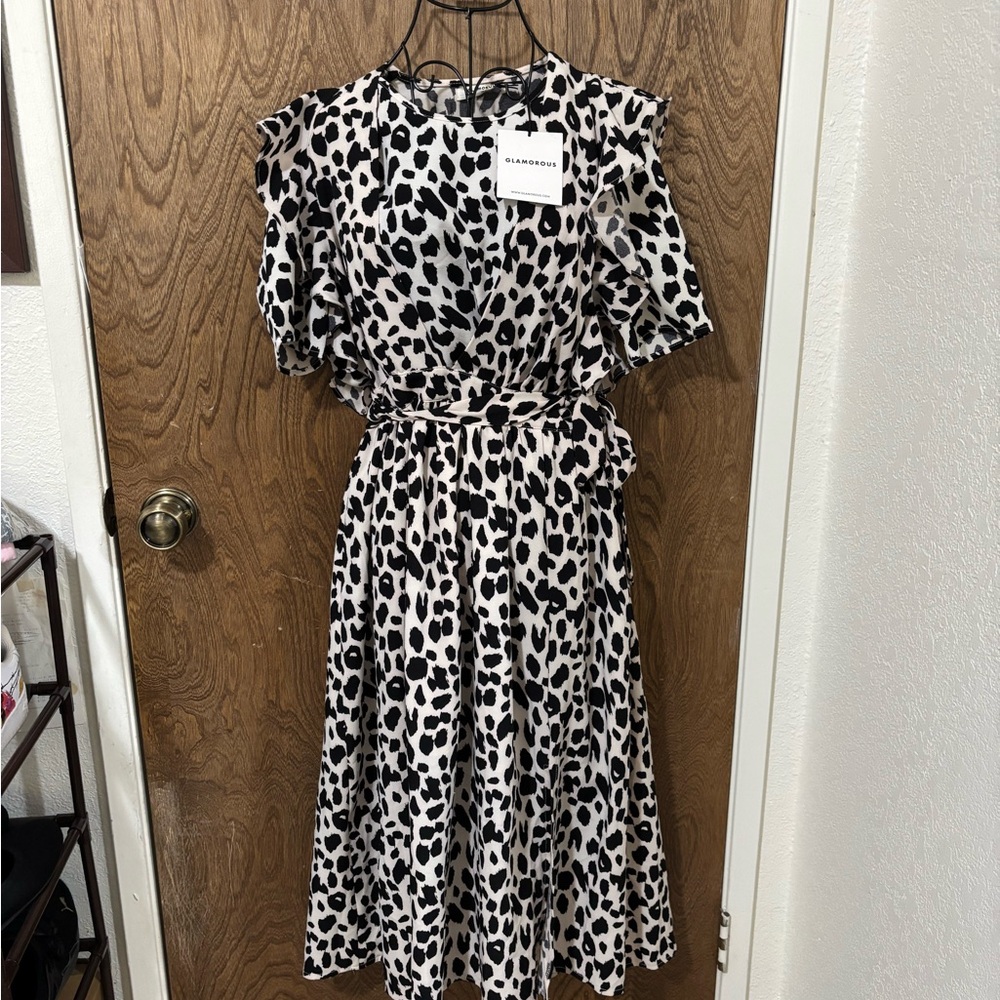 Glamorous Black and White Wrap Midi Dress with Flutter Sleeves